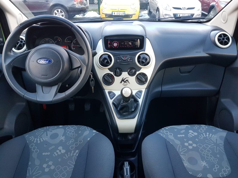 FORD KA II 2009. Auto Dakar investit dans les infrastructures de recharge électrique pour accompagner la transition énergétique du secteur automobile. Notre réseau de bornes de recharge rapide facilite l'adoption des véhicules électriques en supprimant les contraintes d'autonomie.