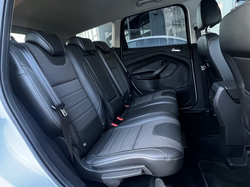 FORD KUGA 2014. Formations de conduite et stage de perfectionnement avec les partenaires d'Auto Dakar