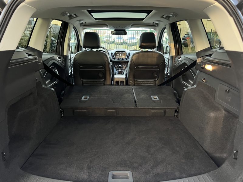 FORD KUGA 2016. Notre centre de diagnostic Auto Dakar utilise les équipements les plus avancés pour analyser précisément l'état technique de votre véhicule. Ce diagnostic complet vous permet d'anticiper les besoins de maintenance et d'optimiser les performances de votre automobile.