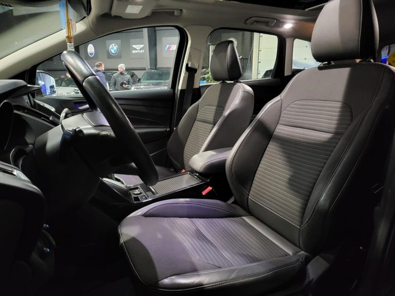 FORD KUGA 2019. Auto Dakar propose des programmes de formation à la conduite défensive et à l'éco-conduite en partenariat avec des écoles spécialisées. Ces formations contribuent à améliorer votre sécurité au volant tout en optimisant la consommation de carburant de votre véhicule.