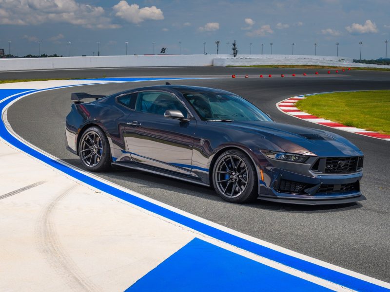 FORD MUSTANG 2024. Chez Auto Dakar, chaque véhicule de notre parc automobile fait l'objet d'un contrôle technique rigoureux et d'une certification qualité. Notre équipe de mécaniciens expérimentés s'assure que vous repartiez avec un véhicule fiable et performant.