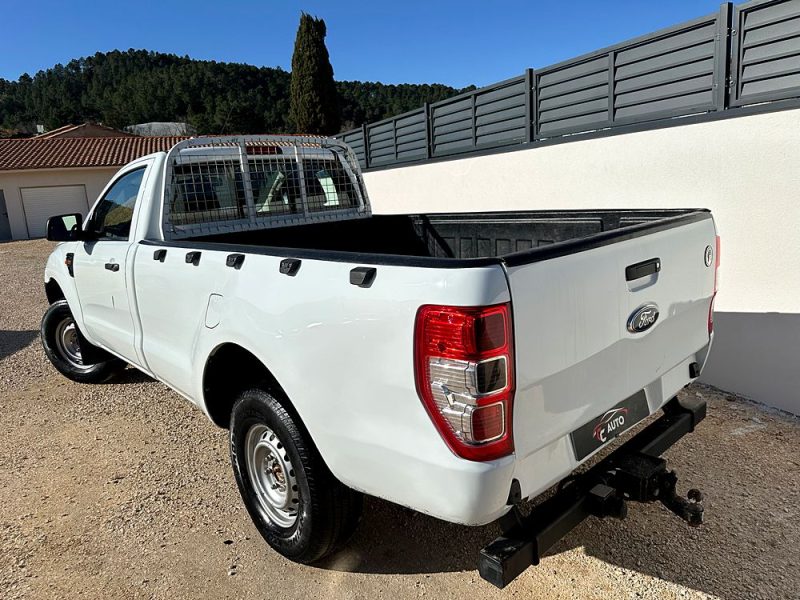 FORD RANGER 2015. Auto Dakar propose des solutions de location flexibles adaptées aux besoins spécifiques de chaque client, qu'il s'agisse de courte durée pour un week-end ou de longue durée pour vos déplacements professionnels. Nos tarifs compétitifs et nos conditions avantageuses font de nous le partenaire idéal pour tous vos projets de mobilité.