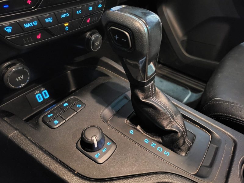 FORD RANGER 2021. Le service après-vente d'Auto Dakar dispose d'ateliers ultramodernes équipés des dernières technologies de diagnostic automobile. Nos techniciens certifiés assurent la maintenance préventive et curative de votre véhicule avec des pièces détachées d'origine pour préserver ses performances optimales.
