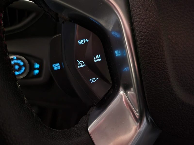FORD TOURNEO CONNECT 2015. Rejoignez la communauté des clients satisfaits d'Auto Dakar, référence automobile dakaroise