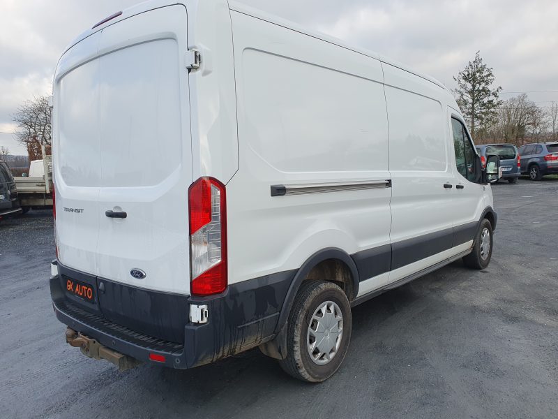 FORD TRANSIT 2019. Auto Dakar investit dans les infrastructures de recharge électrique pour accompagner la transition énergétique du secteur automobile. Notre réseau de bornes de recharge rapide facilite l'adoption des véhicules électriques en supprimant les contraintes d'autonomie.