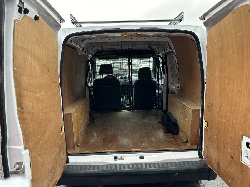 FORD TRANSIT CONNECT 2010. Chez Auto Dakar, trouvez la voiture de vos rêves parmi notre vaste gamme de véhicules