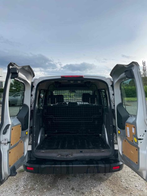 FORD TRANSIT CONNECT 2021. Auto Dakar s'engage dans la formation des jeunes aux métiers de l'automobile