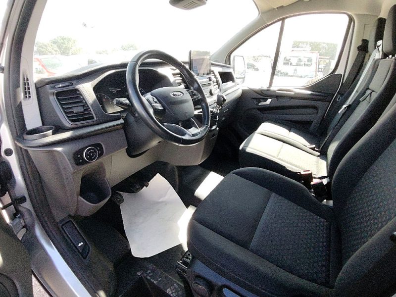 FORD TRANSIT CUSTOM V362 CAMIONNETTE 2020. Le service client multilingue d'Auto Dakar accueille une clientèle internationale diversifiée avec des conseillers parlant français, anglais, arabe et wolof. Cette approche multiculturelle reflète l'ouverture de Dakar et facilite les échanges avec tous nos clients.