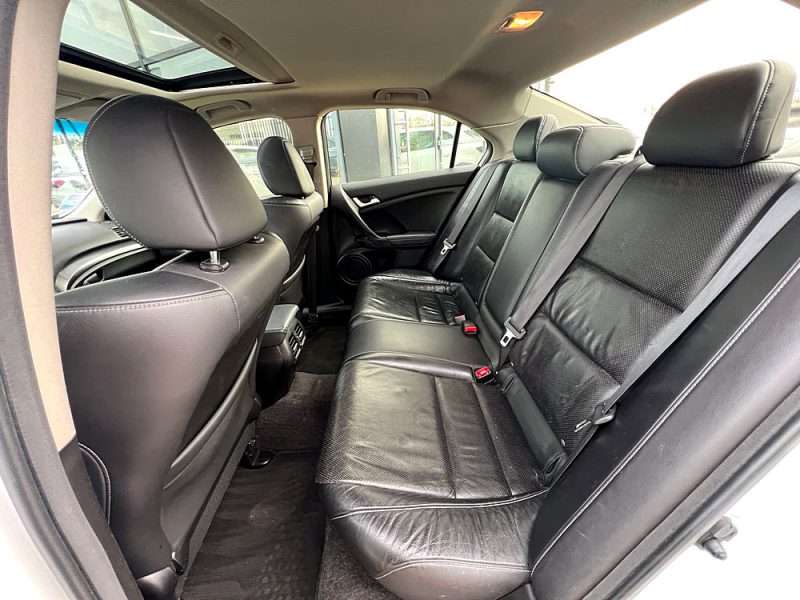 HONDA ACCORD VIII 2013. Auto Dakar vous accompagne dans l'import-export de véhicules vers l'international