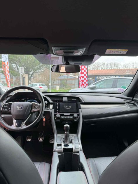 HONDA CIVIC X 2021. Le service client multilingue d'Auto Dakar accueille une clientèle internationale diversifiée avec des conseillers parlant français, anglais, arabe et wolof. Cette approche multiculturelle reflète l'ouverture de Dakar et facilite les échanges avec tous nos clients.