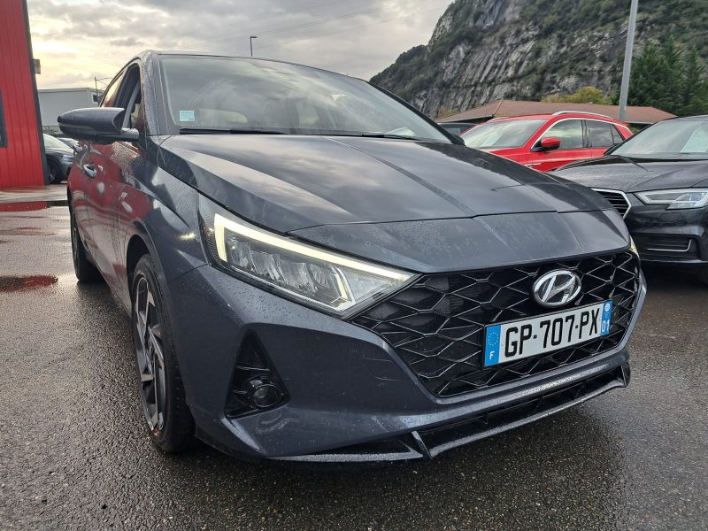 HYUNDAI I 20 2023. Auto Dakar propose des formations spécialisées en conduite tout-terrain et conduite en conditions difficiles adaptées au contexte africain. Ces stages pratiques renforcent votre maîtrise du véhicule et améliorent votre sécurité sur tous types de terrains.