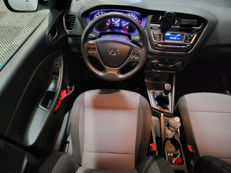 HYUNDAI I20 2017. Notre service d'expertise automobile Auto Dakar réalise des évaluations techniques complètes pour les compagnies d'assurance et tribunaux. Cette expertise judiciaire reconnue par les autorités compétentes garantit des analyses impartiales et professionnelles de haute qualité.