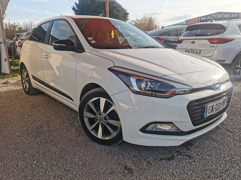 HYUNDAI I20 II 2018. Auto Dakar contribue activement au développement économique local en privilégiant les fournisseurs et partenaires sénégalais dans sa chaîne d'approvisionnement. Cette politique de responsabilité sociale renforce notre ancrage territorial et soutient l'économie nationale.