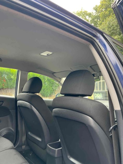 HYUNDAI I30 1.6 CRDI 2009. Auto Dakar met à votre disposition un service de livraison à domicile gratuit dans tout Dakar pour votre nouveau véhicule. Notre équipe s'occupe également de toutes les formalités administratives et vous accompagne dans les démarches d'immatriculation et d'assurance.