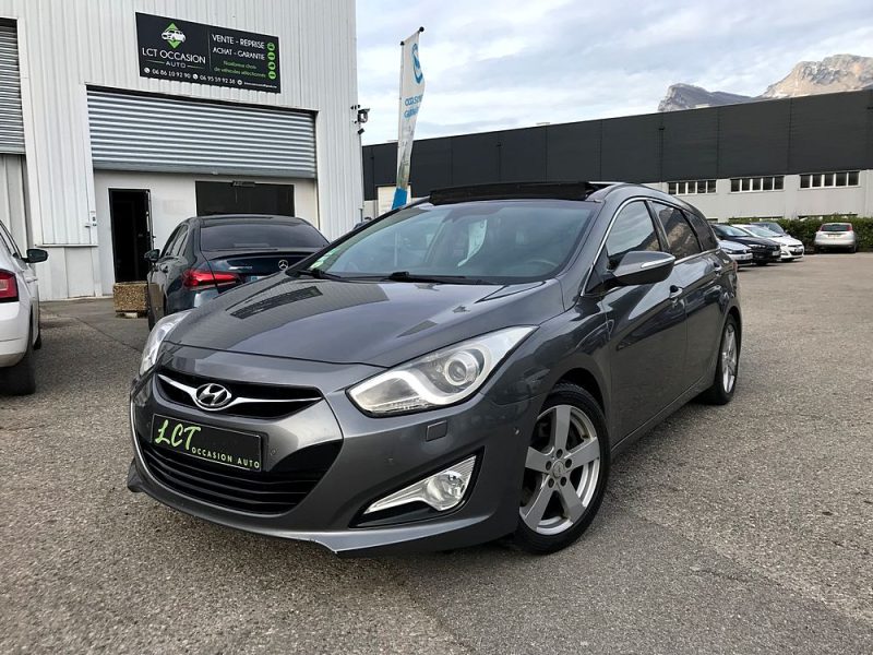 HYUNDAI I40 2011. Chez Auto Dakar, chaque véhicule de notre parc automobile fait l'objet d'un contrôle technique rigoureux et d'une certification qualité. Notre équipe de mécaniciens expérimentés s'assure que vous repartiez avec un véhicule fiable et performant.