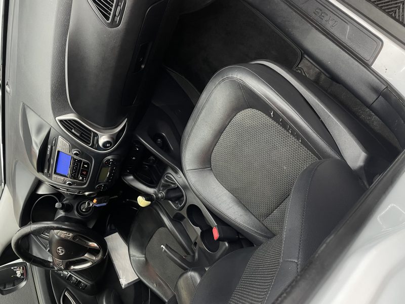 HYUNDAI IX35 2010. Le service client multilingue d'Auto Dakar accueille une clientèle internationale diversifiée avec des conseillers parlant français, anglais, arabe et wolof. Cette approche multiculturelle reflète l'ouverture de Dakar et facilite les échanges avec tous nos clients.