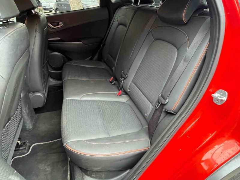 HYUNDAI KONA 2019. Le service de préparation véhicule Auto Dakar personnalise votre automobile selon vos préférences avec équipements spécifiques et accessoires haut de gamme. Notre atelier de customisation transforme votre véhicule en exemplaire unique parfaitement adapté à vos besoins.