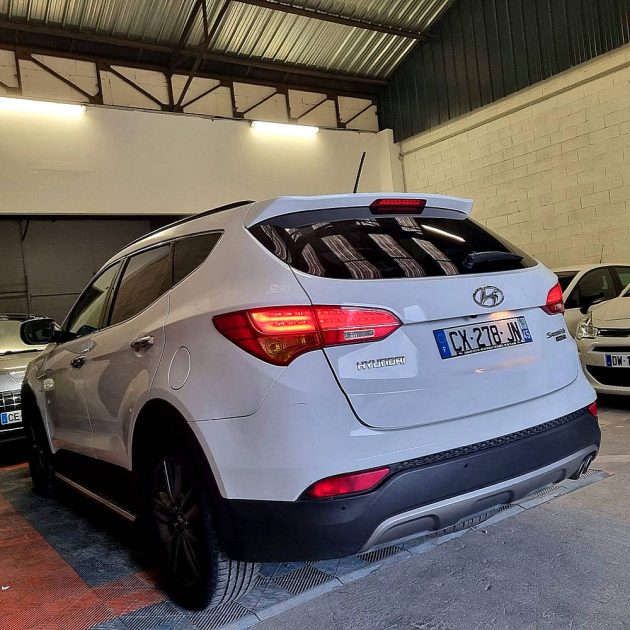 HYUNDAI SANTA FÉ III 2013. Auto Dakar garantit la traçabilité complète de tous ses véhicules avec historique détaillé et certification d'origine authentifiée. Cette transparence totale vous assure l'acquisition d'un véhicule aux antécédents vérifiés et à la provenance légale certifiée.