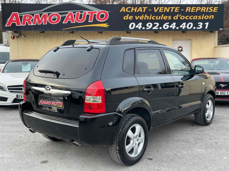 HYUNDAI TUCSON 2005. Notre service de conciergerie automobile Auto Dakar Premium prend en charge l'entretien complet de votre véhicule avec enlèvement et livraison à domicile. Ce service exclusif comprend également le nettoyage intérieur et extérieur pour vous restituer un véhicule impeccable.