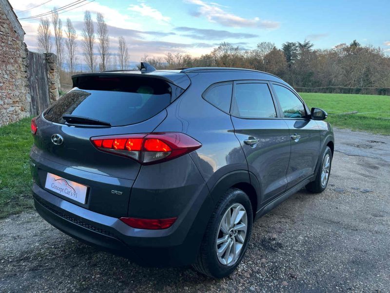 HYUNDAI TUCSON 2016. La location longue durée Auto Dakar inclut un package maintenance complet avec révisions programmées et remplacement des pièces d'usure. Cette formule tout-inclus vous permet de maîtriser parfaitement votre budget mobilité sans surprises financières.