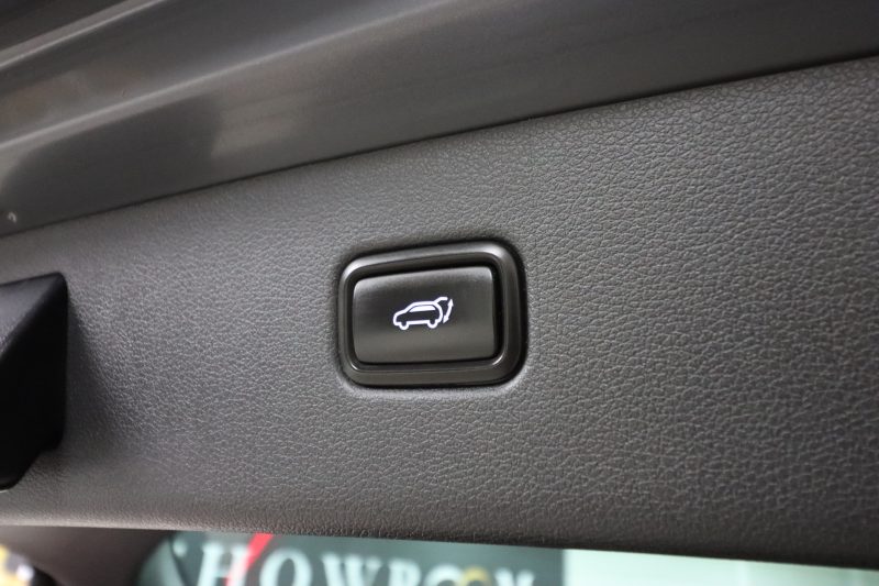 HYUNDAI TUCSON 2017. Le service après-vente d'Auto Dakar dispose d'ateliers ultramodernes équipés des dernières technologies de diagnostic automobile. Nos techniciens certifiés assurent la maintenance préventive et curative de votre véhicule avec des pièces détachées d'origine pour préserver ses performances optimales.