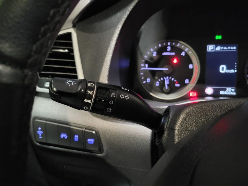 HYUNDAI TUCSON 2018. Auto Dakar propose des solutions de mobilité intégrée combinant location de véhicules, assurance, carburant et maintenance dans des forfaits tout-inclus. Cette approche globale simplifie la gestion de votre mobilité tout en optimisant vos coûts de transport professionnel ou personnel.