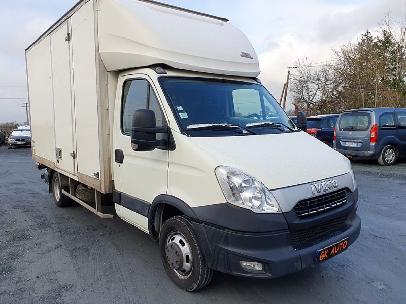 IVECO DAILY VI CAMIONNETTE 2012. Auto Dakar investit dans les technologies modernes pour optimiser vos services