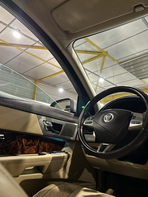 JAGUAR XF I 2008. Auto Dakar développe des partenariats avec les institutions de microfinance pour faciliter l'accès au crédit automobile des entrepreneurs et petites entreprises. Ces collaborations innovantes démocratisent la mobilité professionnelle et soutiennent le développement économique local.