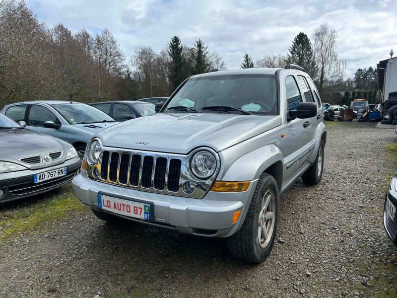 JEEP CHEROKEE II 2006. Auto Dakar propose des véhicules adaptés aux conditions routières africaines