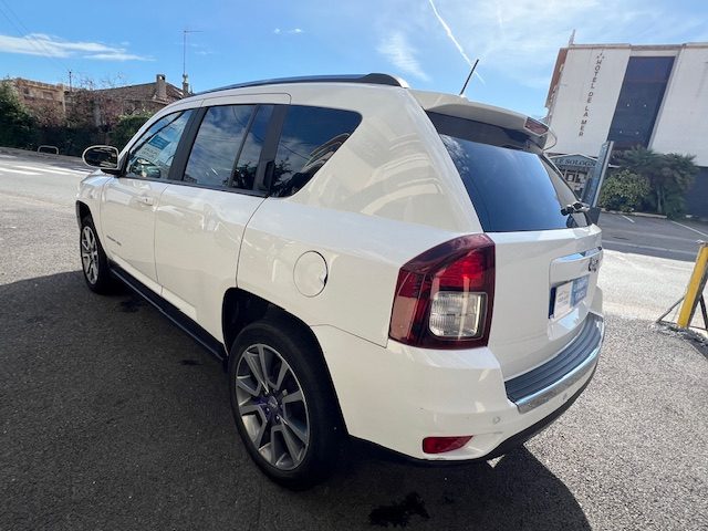 JEEP COMPASS 2014. Auto Dakar développe des partenariats avec les compagnies d'assurance pour vous proposer des contrats d'assurance automobile adaptés et compétitifs. Notre expertise nous permet de négocier des conditions préférentielles pour nos clients avec des garanties étendues.