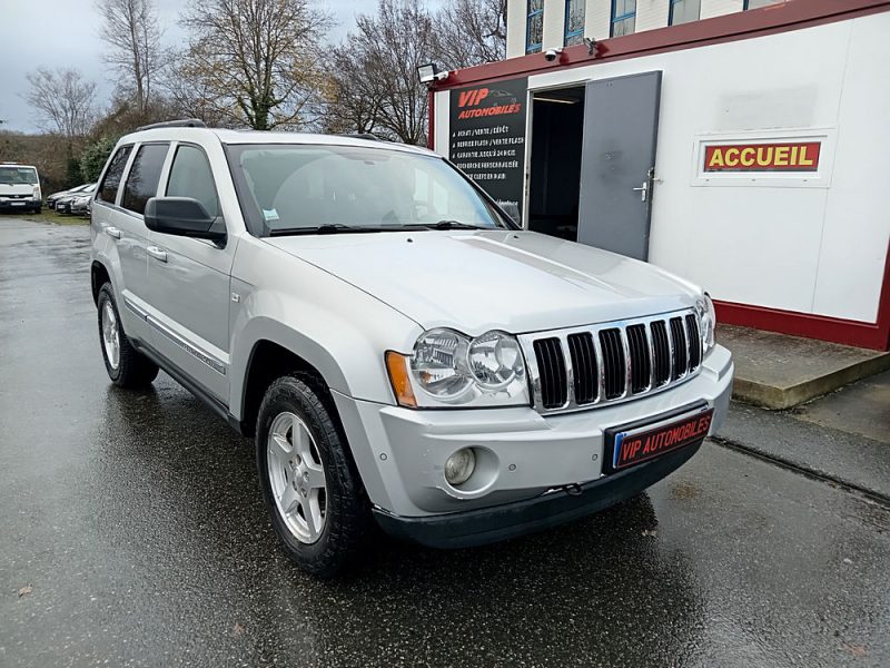 JEEP GRAND CHEROKEE III 2006. Auto Dakar met à votre disposition un service de livraison à domicile gratuit dans tout Dakar pour votre nouveau véhicule. Notre équipe s'occupe également de toutes les formalités administratives et vous accompagne dans les démarches d'immatriculation et d'assurance.