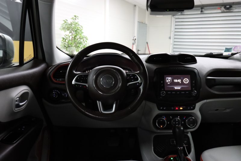 JEEP RENEGADE 2016. Service client multilingue chez Auto Dakar pour accueillir la clientèle internationale