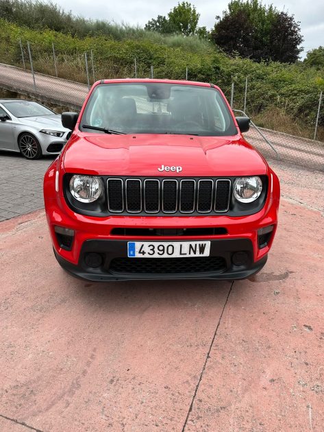 JEEP RENEGADE 2021. La location de véhicules chez Auto Dakar inclut une assistance 24h/24 et 7j/7 pour votre tranquillité d'esprit. En cas de panne ou d'incident, notre équipe d'intervention rapide se déplace immédiatement pour résoudre le problème ou vous fournir un véhicule de remplacement.