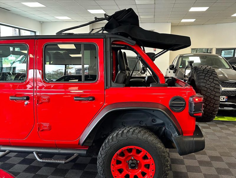 JEEP WRANGLER 2018. Auto Dakar investit continuellement dans la formation de ses équipes pour maintenir le plus haut niveau d'expertise technique et commerciale. Cette politique de formation permanente nous permet de vous offrir des conseils pertinents et un service client d'excellence reconnu par nos clients.