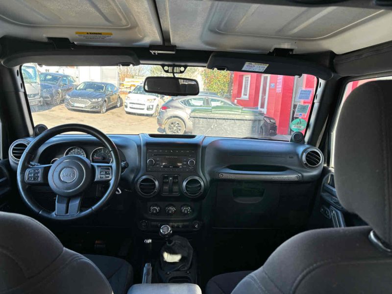 JEEP WRANGLER III 2013. Auto Dakar collabore avec les institutions financières internationales pour proposer des solutions de crédit adaptées aux investisseurs et entrepreneurs. Ces partenariats privilégiés facilitent l'acquisition de véhicules professionnels pour développer votre activité économique.
