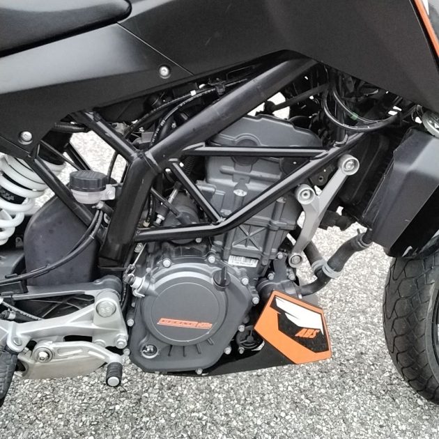 K.T.M. KTM 125 DUKE 2015. Auto Dakar développe une approche omnicanale avec une présence digitale renforcée pour faciliter vos démarches d'achat et de location. Notre plateforme en ligne vous permet de consulter notre stock, réserver votre véhicule et suivre l'avancement de votre dossier en temps réel.