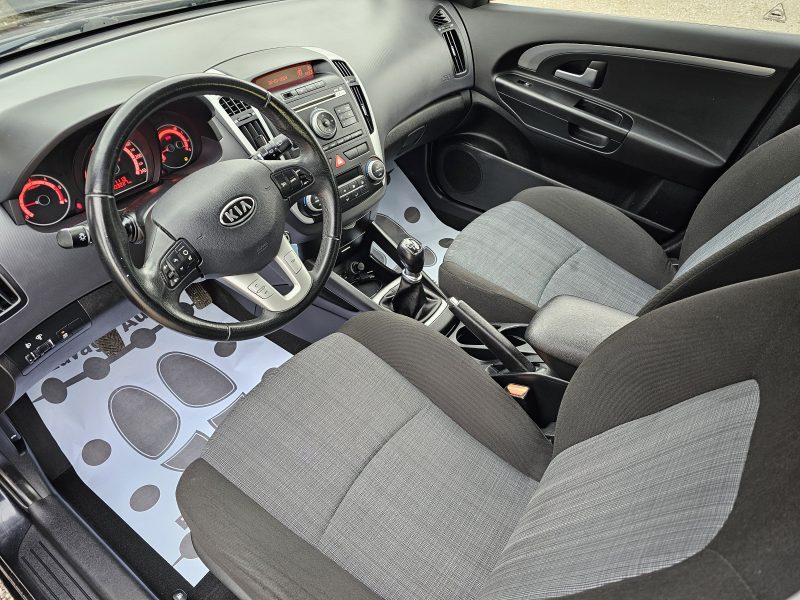 KIA CEE'D 2010. Auto Dakar : Votre partenaire automobile de confiance au cœur de la capitale sénégalaise