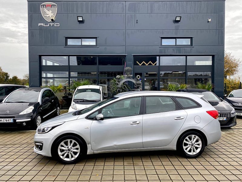 KIA CEE'D SPORTSWAGON 2015. Particuliers ou entreprises, Auto Dakar répond à tous vos besoins en mobilité