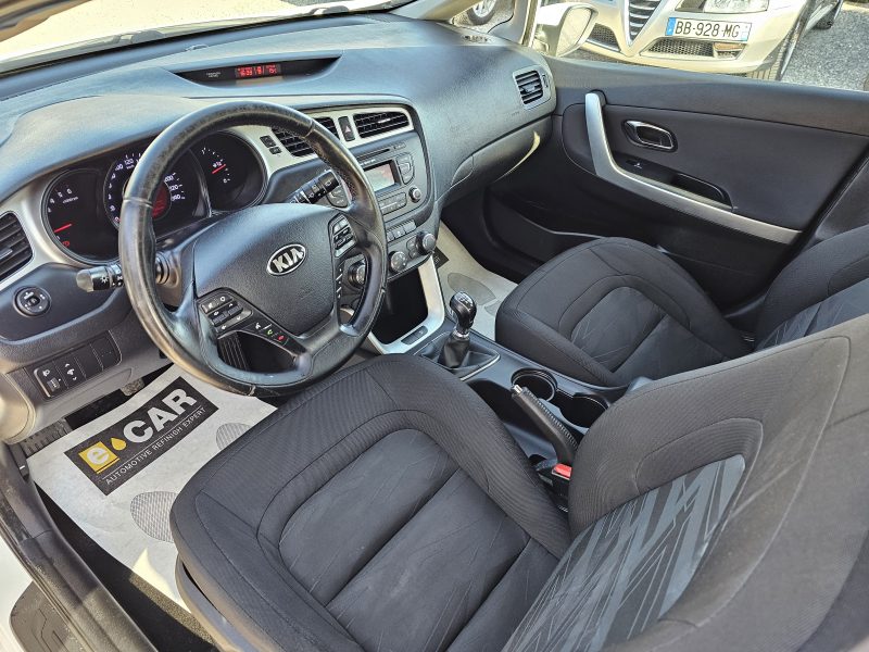KIA CEE'D SW PHASE 2 2013. Auto Dakar, c'est 30 ans d'expertise au service de la mobilité sénégalaise