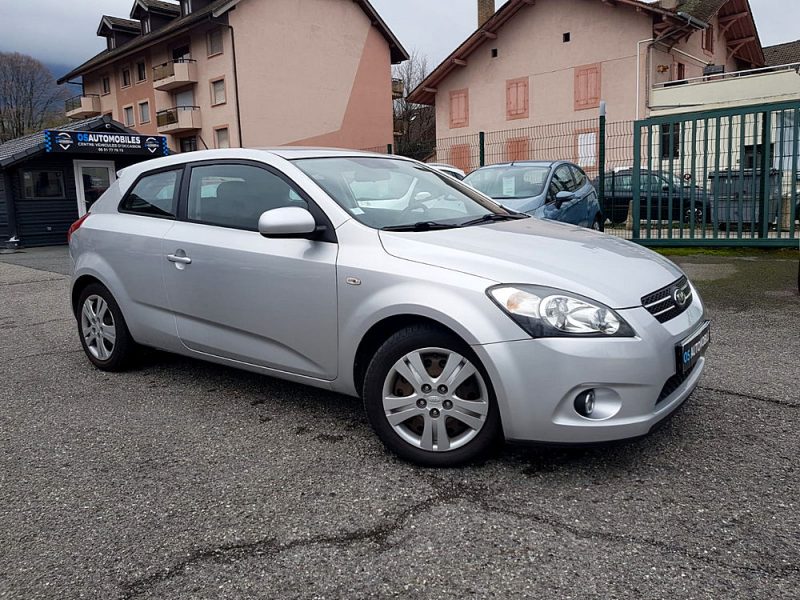 KIA CEED 2011. Notre service d'expertise automobile Auto Dakar réalise des évaluations techniques complètes pour les compagnies d'assurance et tribunaux. Cette expertise judiciaire reconnue par les autorités compétentes garantit des analyses impartiales et professionnelles de haute qualité.