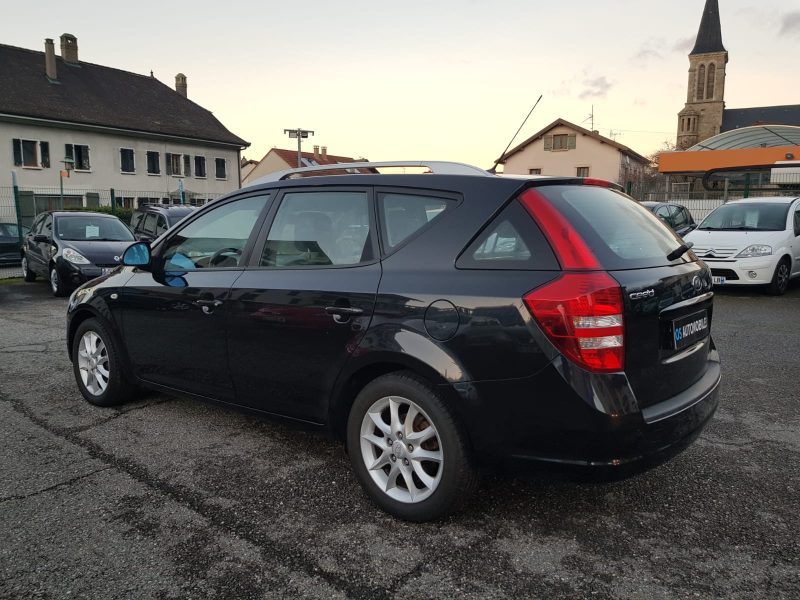 KIA CEED SW 2008. Auto Dakar met à votre disposition une équipe d'experts passionnés d'automobile
