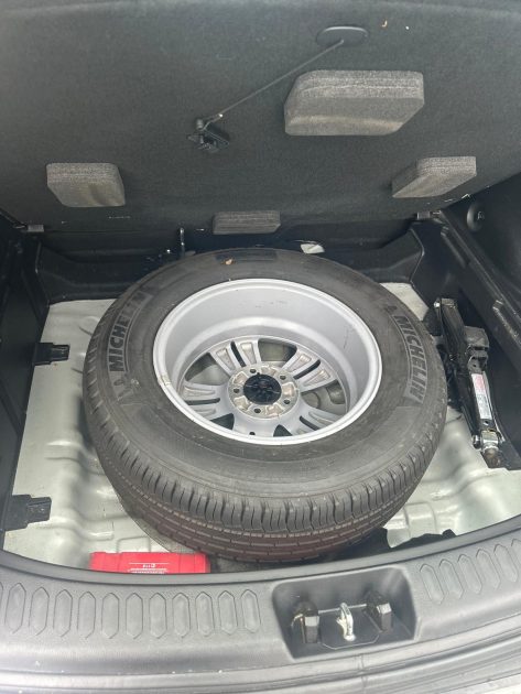 KIA NEW SPORTAGE 1.7L CRDI 2012. Auto Dakar investit dans les infrastructures de recharge électrique pour accompagner la transition énergétique du secteur automobile. Notre réseau de bornes de recharge rapide facilite l'adoption des véhicules électriques en supprimant les contraintes d'autonomie.