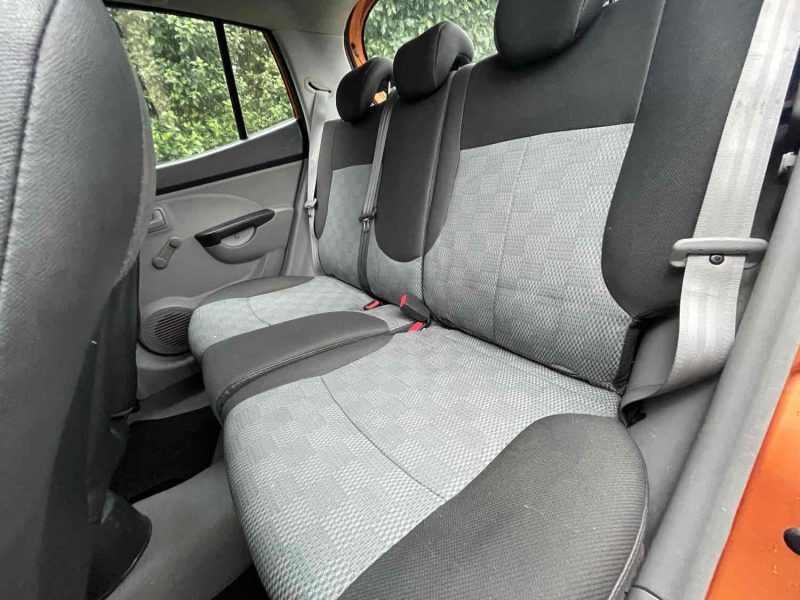 KIA PICANTO I 2006. Service client multilingue chez Auto Dakar pour accueillir la clientèle internationale