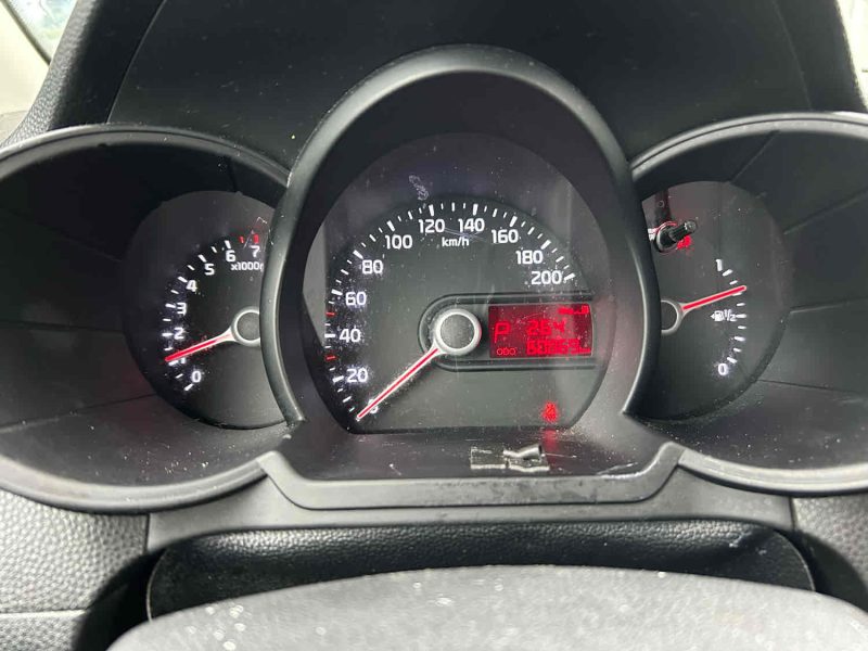 KIA PICANTO II 2014. Auto Dakar collabore avec les institutions financières internationales pour proposer des solutions de crédit adaptées aux investisseurs et entrepreneurs. Ces partenariats privilégiés facilitent l'acquisition de véhicules professionnels pour développer votre activité économique.