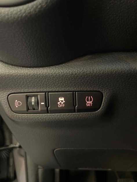 KIA PICANTO III 2021. Auto Dakar propose une flotte diversifiée : berlines, SUV, 4x4, utilitaires et véhicules de luxe