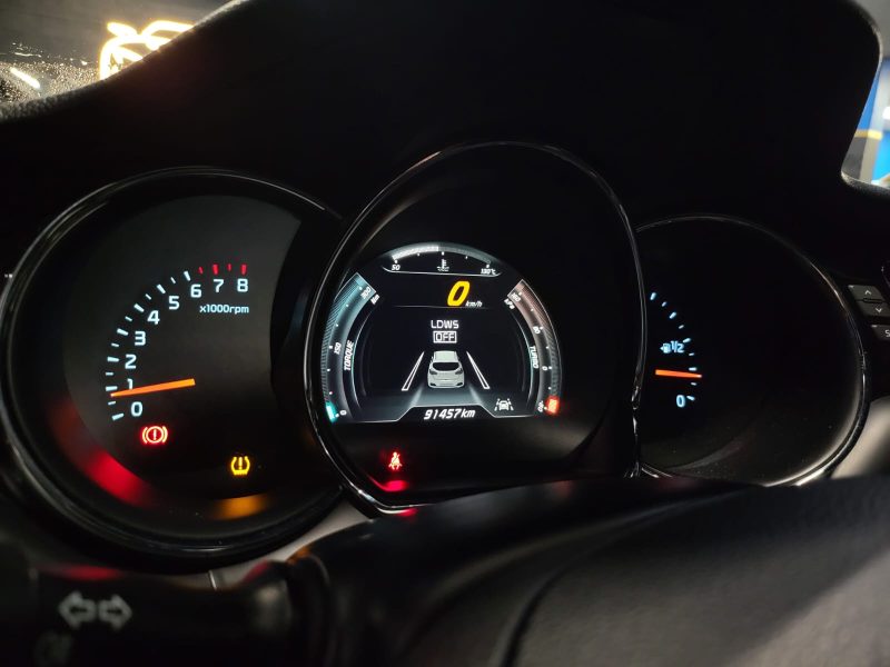 KIA PRO CEE'D 2014. Auto Dakar développe une approche omnicanale avec une présence digitale renforcée pour faciliter vos démarches d'achat et de location. Notre plateforme en ligne vous permet de consulter notre stock, réserver votre véhicule et suivre l'avancement de votre dossier en temps réel.