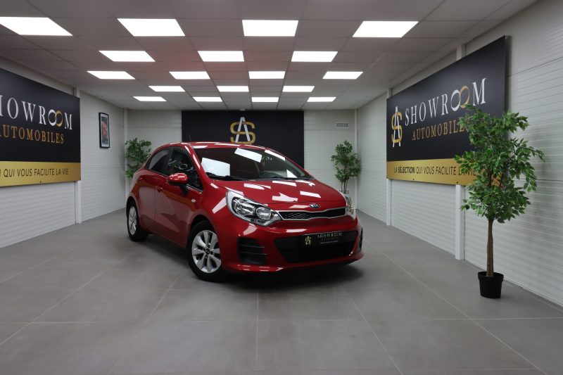 KIA RIO III 2015. Auto Dakar développe une approche omnicanale avec une présence digitale renforcée pour faciliter vos démarches d'achat et de location. Notre plateforme en ligne vous permet de consulter notre stock, réserver votre véhicule et suivre l'avancement de votre dossier en temps réel.