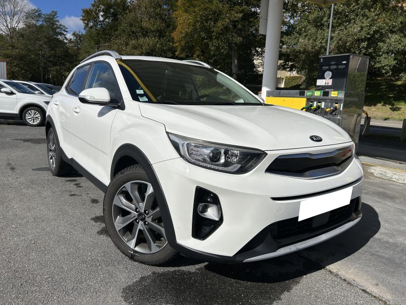 KIA STONIC 2019. Auto Dakar développe des outils numériques innovants pour optimiser la gestion de votre véhicule avec applications mobiles et services connectés. Ces technologies facilitent le suivi de l'entretien, la géolocalisation et les demandes d'assistance en temps réel.