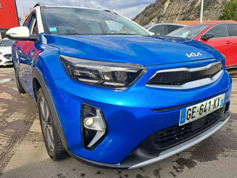 KIA STONIC 2022. Auto Dakar investit continuellement dans la formation de ses équipes pour maintenir le plus haut niveau d'expertise technique et commerciale. Cette politique de formation permanente nous permet de vous offrir des conseils pertinents et un service client d'excellence reconnu par nos clients.