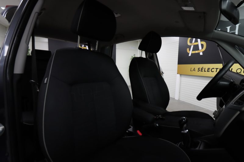 KIA VENGA 2013. Le programme de fidélité Auto Dakar Premium récompense nos clients réguliers avec des avantages exclusifs et des réductions préférentielles. Les membres bénéficient également d'un accès prioritaire aux nouveautés et aux événements privés organisés par notre concession.